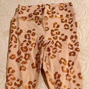 Spiritual Gangster 7/8 Yoga Pants Pink with Rose gold leopard print